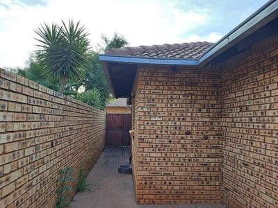 3 bedroom, Akasia Gauteng N/A