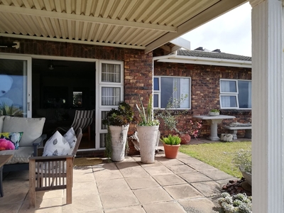3 Bedroom Flat For Sale in Athlone Park