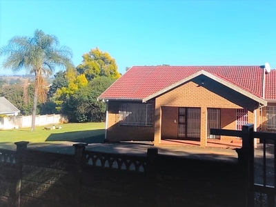 3 Bedroom House For Sale in Greendale