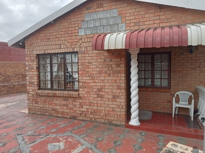 3 Bedroom House For Sale in Newlands West