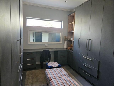 5 bedroom, Jeffreys Bay Eastern Cape N/A