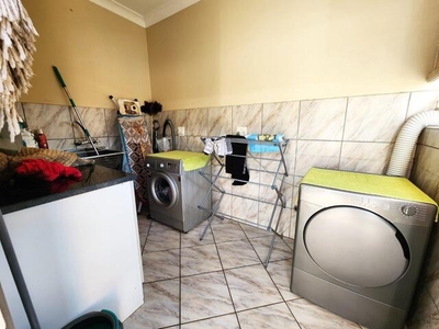 5 bedroom, Randfontein Gauteng N/A