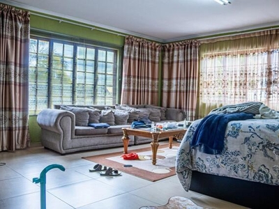 6 bedroom, White River Mpumalanga N/A
