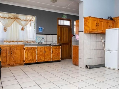 8 bedroom, Potchefstroom North West N/A