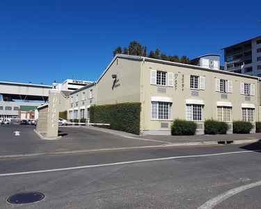 86m² Office To Let in Claremont