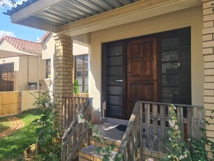 3 Bedroom Townhouse For Sale in Geelhoutpark