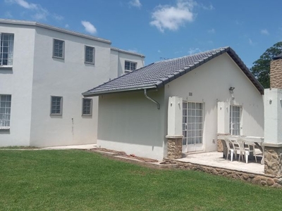 8 Bedroom house for sale in Magaliessig, Sandton