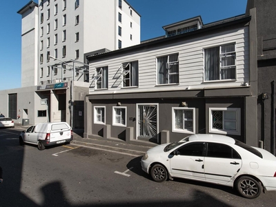 0.5 Bedroom Apartment To Let in Claremont