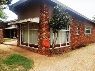 3 Bedroom House For Sale in Potchefstroom Central