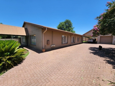 3 Bedroom House for sale in Potchefstroom Central
