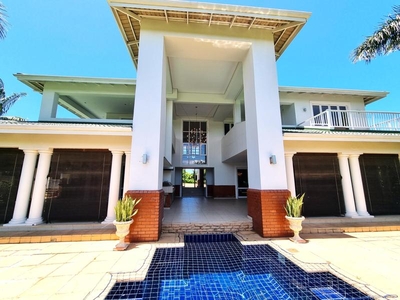 LUXURIOUS AND WELL-DESIGNED HOME IN MOUNT EDGECOMBE ESTATE 2