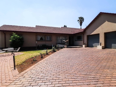 5 Bedroom House for sale in Brackendowns | ALLSAproperty.co.za