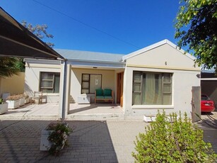 3 Bedroom townhouse-villa in Oudtshoorn North For Sale