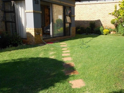 2 Bedroom townhouse - sectional for sale in Moreleta Park, Pretoria