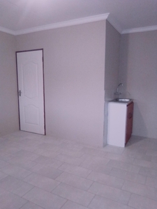 Spacious Bachelor with shower n toilet in Sunvalley, Mamelodi East