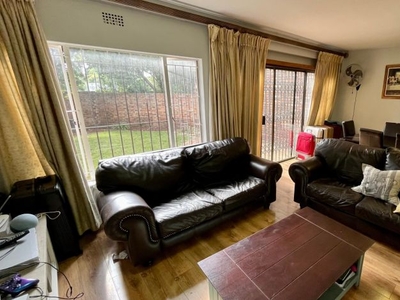 3 Bedroom townhouse - sectional to rent in Illiondale, Edenvale