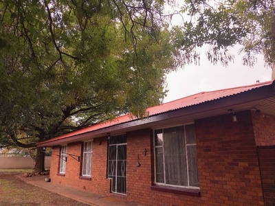 4 Bedroom House For Sale in Selection Park