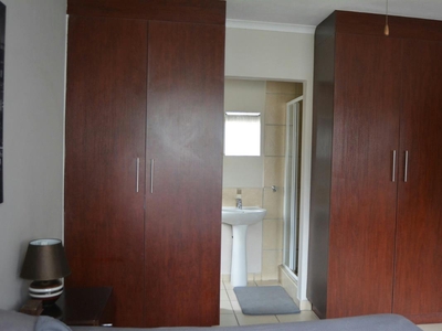 3 bedroom apartment to rent in Waterval East