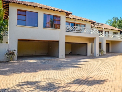 Fully Furnished Apartment to let in Silver Lakes Golf Estate