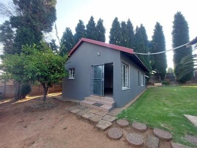 Stunning, Spacious 1 Bed Garden Cottage in Sought After Olivedale