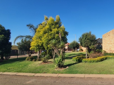 4 Bedroom House For Sale in Spruit View