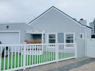 3 Bedroom Freestanding To Let in Sandbaai