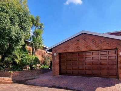 4 Bedroom duplex townhouse - sectional for sale in St Andrews, Bedfordview