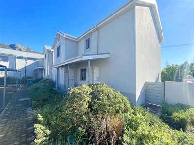 2 Bedroom Townhouse Rented in Paarl Central