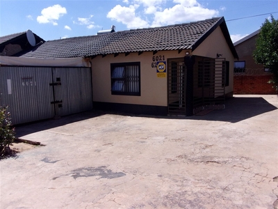 3 Bedroom House For Sale in Lenasia South