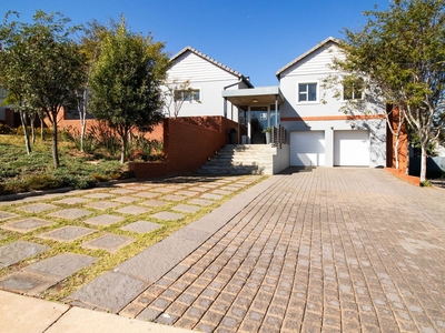 4 Bedroom House For Sale in Rietvlei Ridge Country Estate