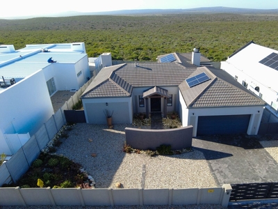 3 Bedroom House For Sale in Yzerfontein
