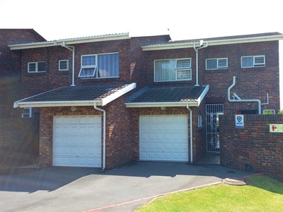 3 Bedroom Townhouse For Sale in Athlone Park