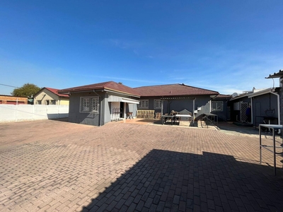 310m² Office To Let in Edenvale Central