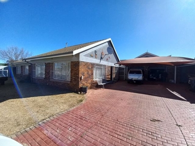 4 Bedroom House For Sale in Ferryvale
