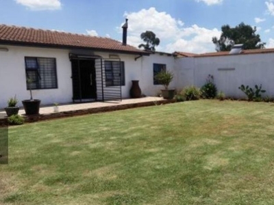 4 Bedroom house for sale in Lenasia Ext 9, Johannesburg