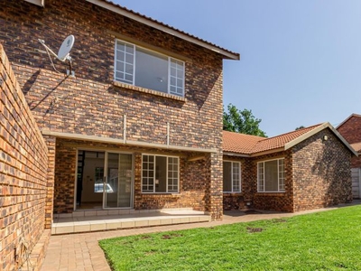 5 Bedroom duplex townhouse - sectional for sale in Johannesburg North, Randburg