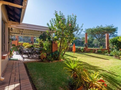 Townhouse For Sale In Featherbrooke Hills Retirement Village, Krugersdorp