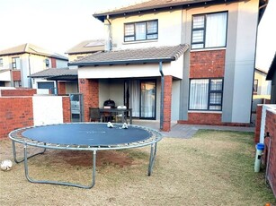 3 Bed Townhouse in Rooihuiskraal North