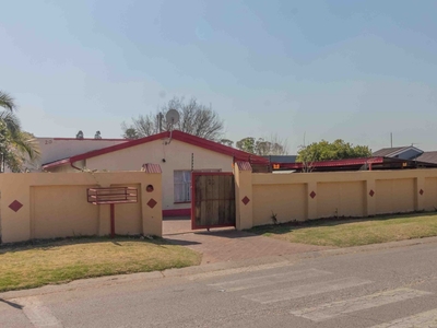 3 Bedroom House For Sale in Kempton Park West
