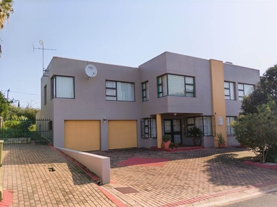 4 Bed House in Steynsburg