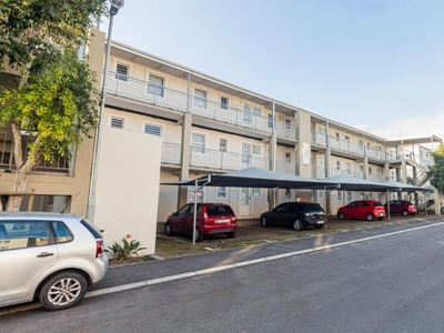 2 Bedroom flat rented in Stellendale, Kuils River