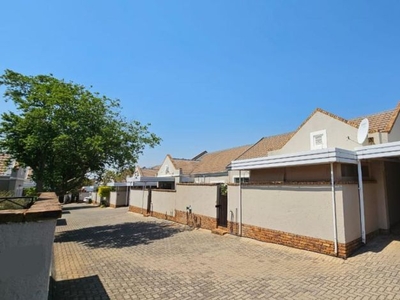 2 Bedroom townhouse - sectional for sale in Willow Park Manor, Pretoria