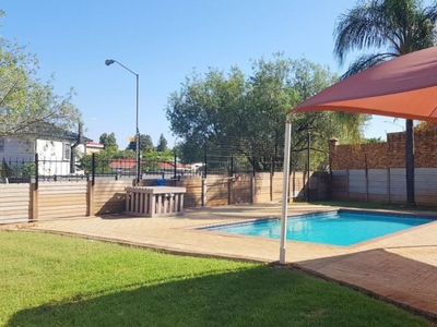 2 Bedroom townhouse - sectional to rent in Garsfontein, Pretoria
