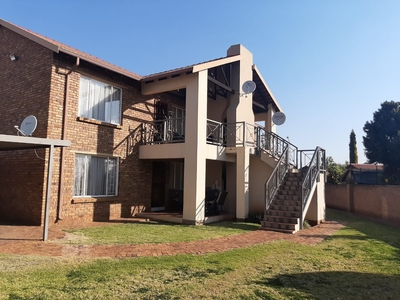 2 Bedroom Townhouse To Let in Highveld