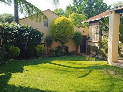 3 Bedroom townhouse - sectional for sale in Garsfontein, Pretoria