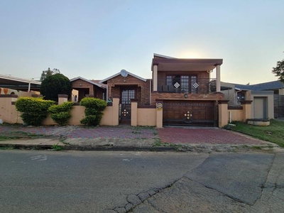 5 Bedroom House for Sale in Newlands West