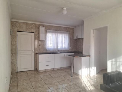 Apartment For Rent In Comptonville, Johannesburg