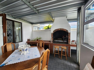 Apartment For Sale In Paradise Beach, Jeffreys Bay