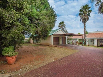 House For Sale In Breaunanda, Krugersdorp