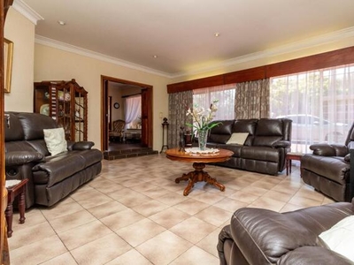 House For Sale In Constantia Kloof, Roodepoort